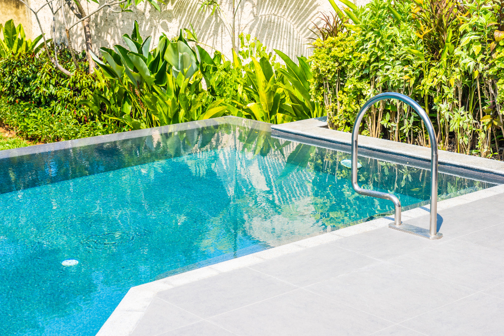 Swimming Pool Plastering: Your Complete Tampa Homeowner's Guide