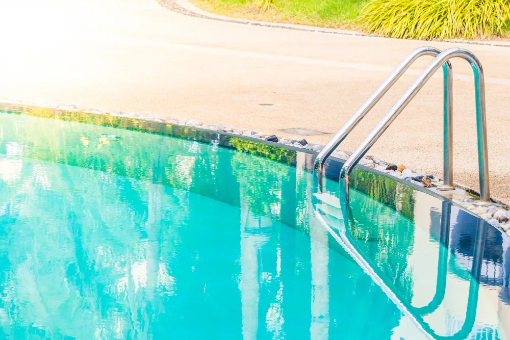 DIY vs. Pro Pool Repair in Tampa